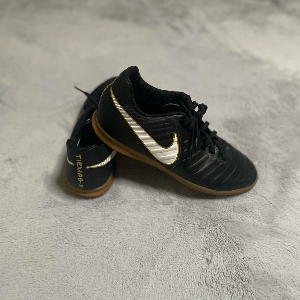 mens nike tiempo indoor soccer shoes